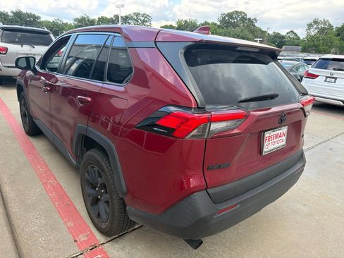 Used 2022 Toyota RAV4 LE FWD image 8