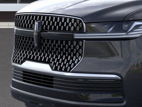 New 2026 Lincoln Navigator Reserve AWD/4WD image 17