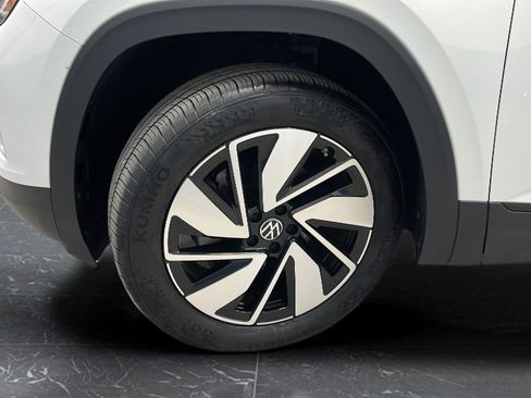 Used 2024 Volkswagen Atlas SE AWD/4WD image 35