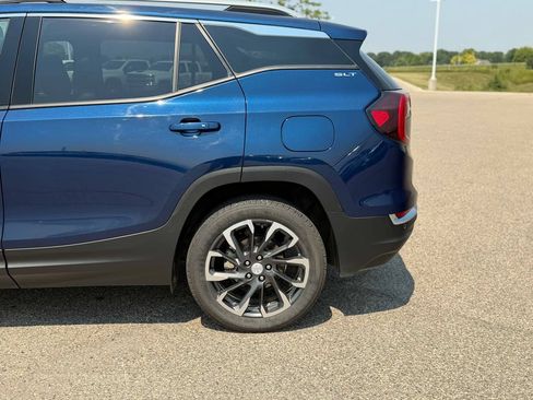 Used 2022 GMC Terrain SLT w/ Infotainment Package II AWD/4WD image 12