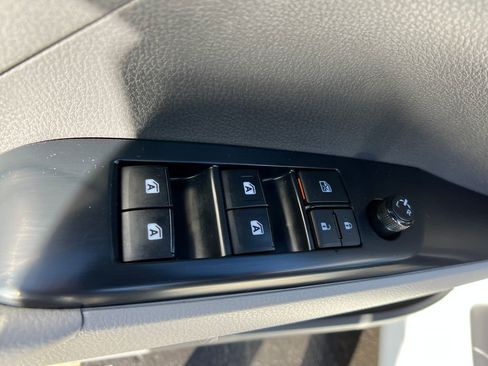 Used 2018 Toyota Camry LE image 11