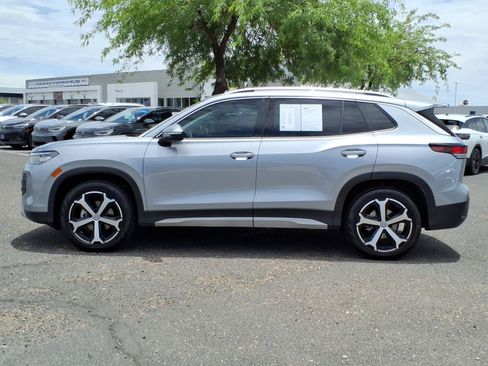 Certified 2025 Volkswagen Tiguan SE FWD image 4