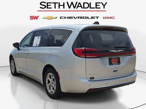 Used 2024 Chrysler Pacifica Limited FWD image 5