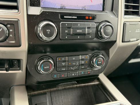 Used 2020 Ford F350 Lariat w/ Lariat Ultimate Package AWD/4WD image 25