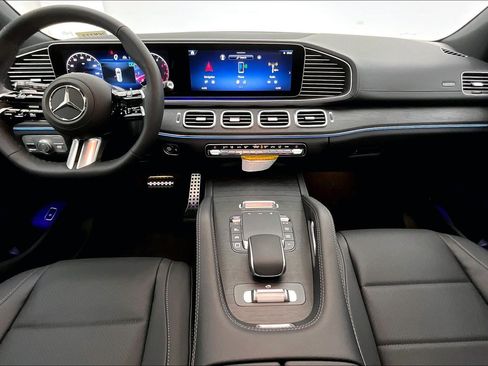 Used 2026 Mercedes-Benz GLS 450 4MATIC image 4