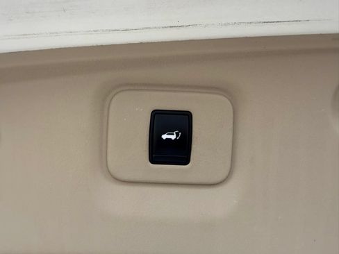 Used 2013 Nissan Pathfinder Platinum FWD image 31