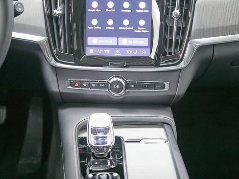 New 2026 Volvo V90 B6 Cross Country Ultra w/ Climate Package image 32