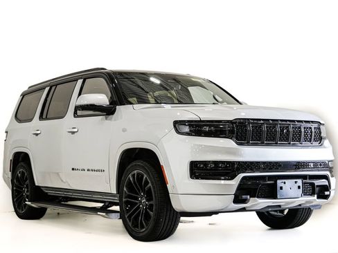 Used 2022 Jeep Grand Wagoneer Series II AWD/4WD image 1