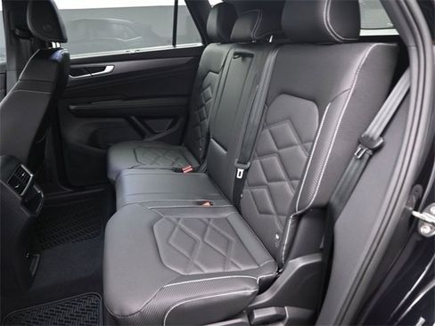 New 2026 Volkswagen Atlas Cross Sport SE image 23
