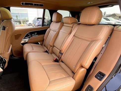 New 2025 Land Rover Range Rover Long Wheelbase SE image 12
