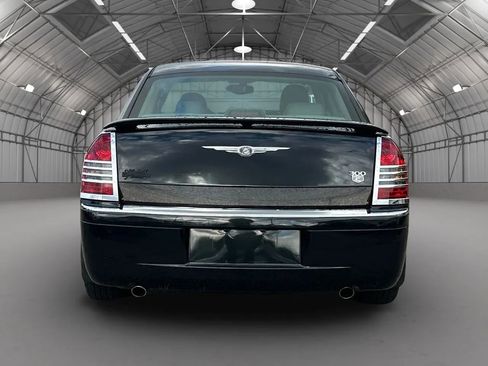 Used 2005 Chrysler 300 C image 4
