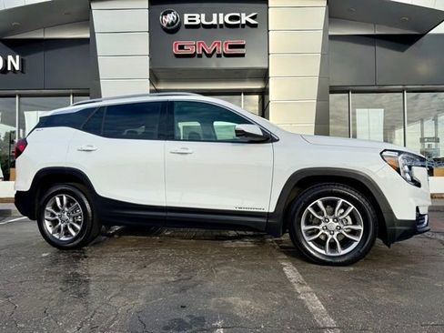 Used 2022 GMC Terrain SLT w/ Infotainment Package II image 1