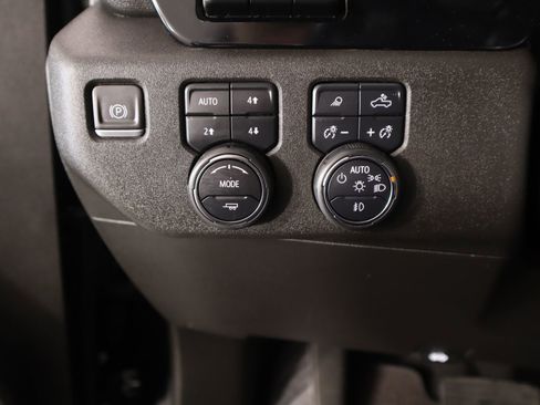 Used 2023 Chevrolet Silverado 1500 High Country w/ Technology Package image 10