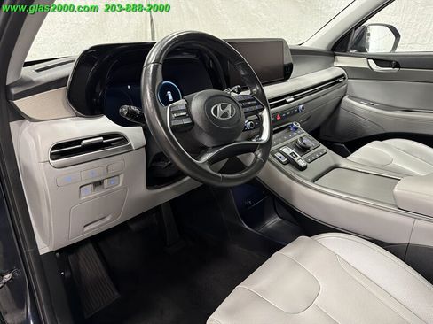 Used 2024 Hyundai Palisade SEL w/ Premium Package FWD image 3