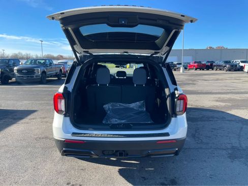 Used 2026 Ford Explorer ST-Line w/ ST-Line Street Pack image 10