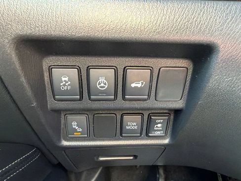 Used 2019 Nissan Pathfinder SL FWD image 20