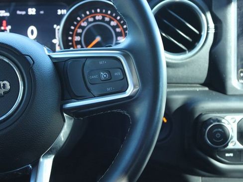 Used 2018 Jeep Wrangler Unlimited Sahara image 25