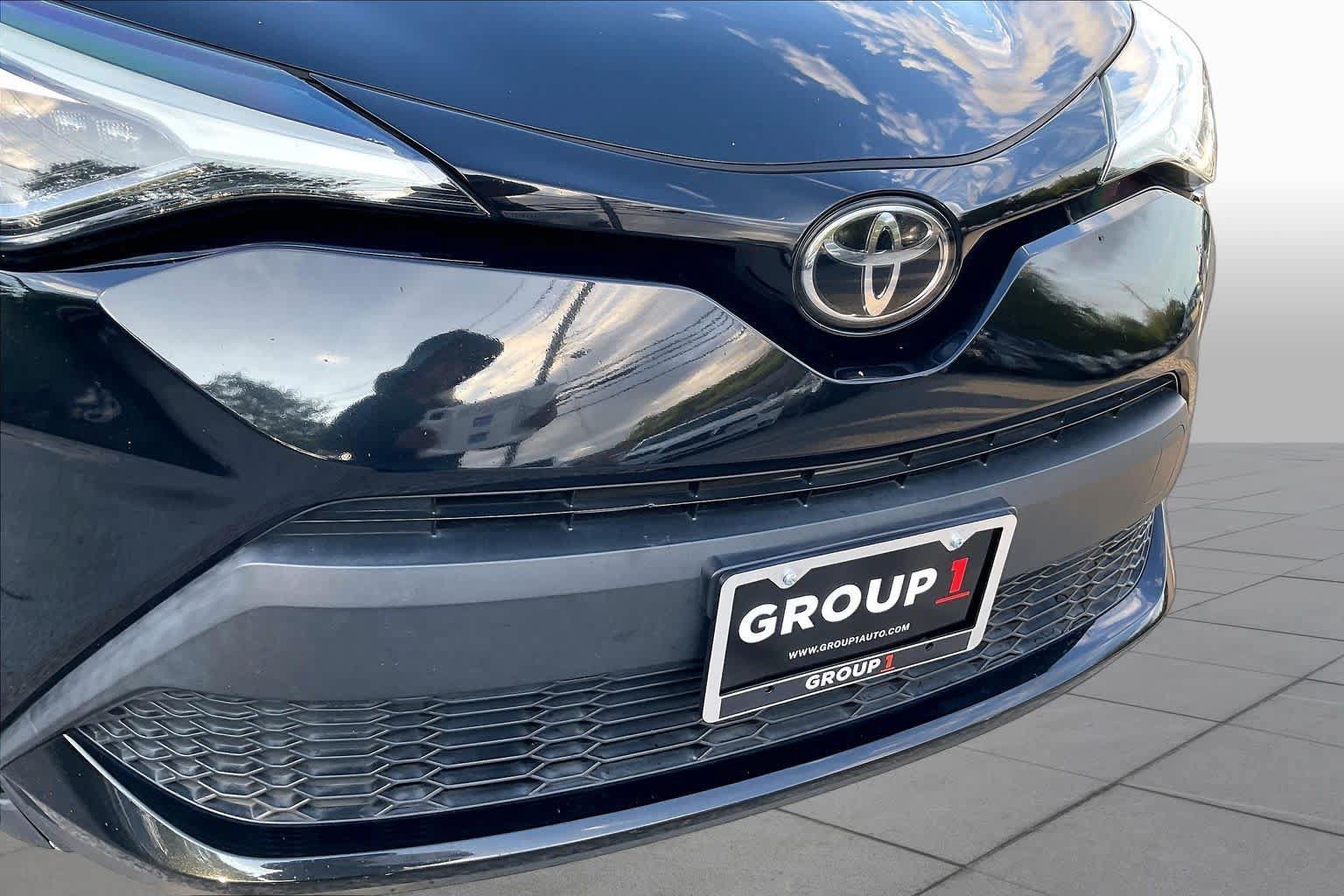 Used 2020 Toyota C-HR Limited FWD image 28