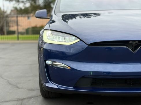 Used 2022 Tesla Model X image 9