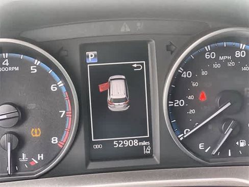 Used 2018 Toyota RAV4 LE image 19