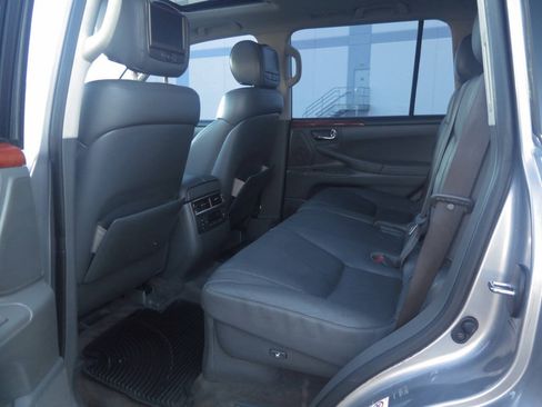 Used 2008 Lexus LX 570 4WD w/ Technology Pkg image 16