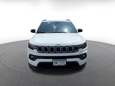 Used 2025 Jeep Compass Latitude AWD/4WD image 5