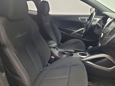 Used 2017 Hyundai Veloster Value Edition image 21
