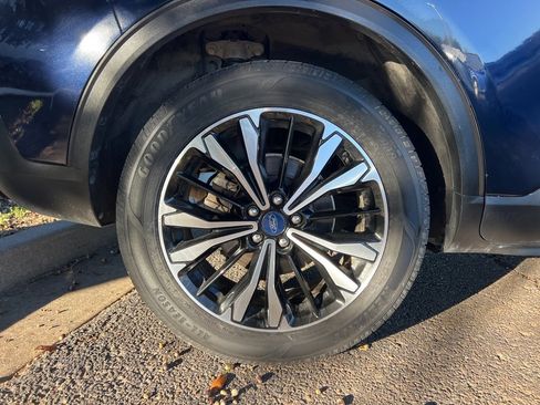 Used 2021 Ford Escape SE w/ SE Sport Appearance Package image 9