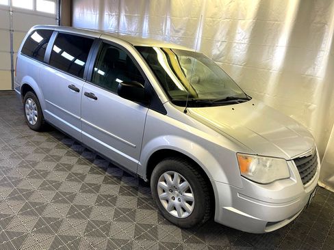 Used 2008 Chrysler Town & Country LX image 10