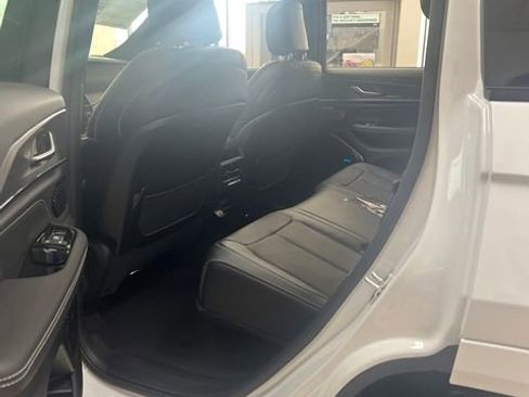 Used 2023 Jeep Grand Cherokee Overland image 33