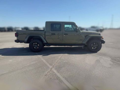 New 2025 Jeep Gladiator Sport image 14