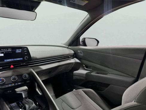 Used 2026 Hyundai Elantra SE FWD image 39
