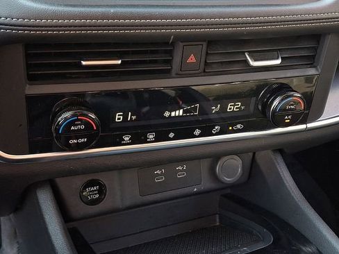 Used 2024 Nissan Rogue SV image 15