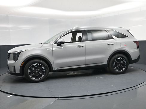 New 2026 Kia Sorento S image 3