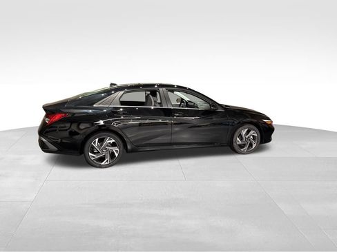 New 2026 Hyundai Elantra Limited FWD image 3