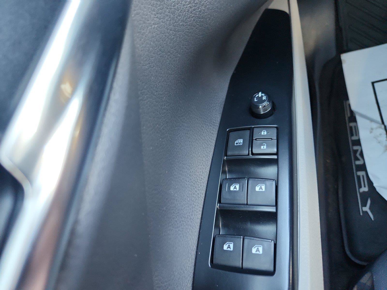 Used 2019 Toyota Camry SE FWD image 34