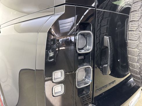 Used 2022 Land Rover Defender 90 X AWD/4WD image 28