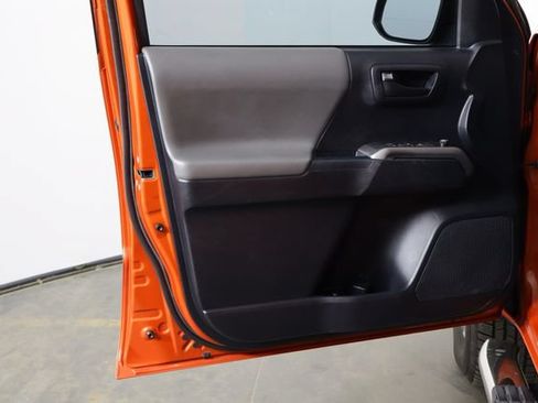 Used 2018 Toyota Tacoma SR5 RWD image 17