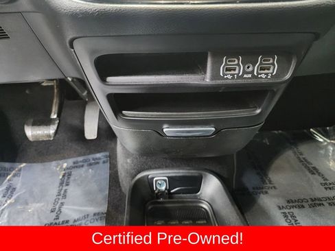 Used 2025 Chrysler Pacifica Select image 20