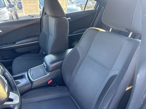 Used 2016 Dodge Charger SXT image 15