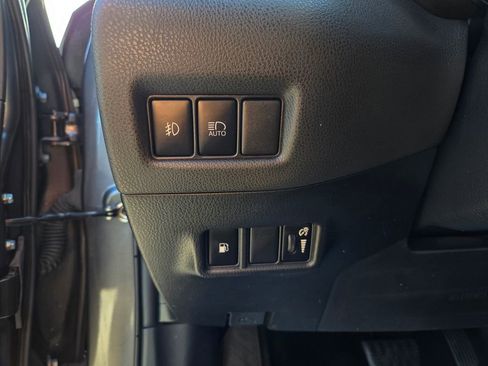 Used 2019 Toyota C-HR Limited FWD image 13