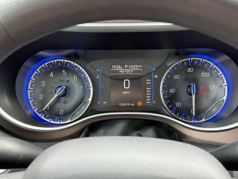 Used 2017 Chrysler Pacifica Touring Plus image 12