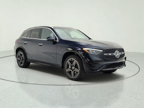 Used 2023 Mercedes-Benz GLC 300 4MATIC image 3