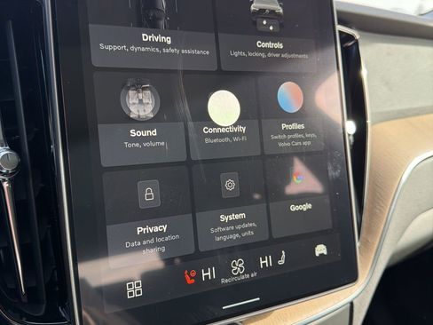 New 2026 Volvo XC60 B5 Plus w/ Protection Package Premier image 25