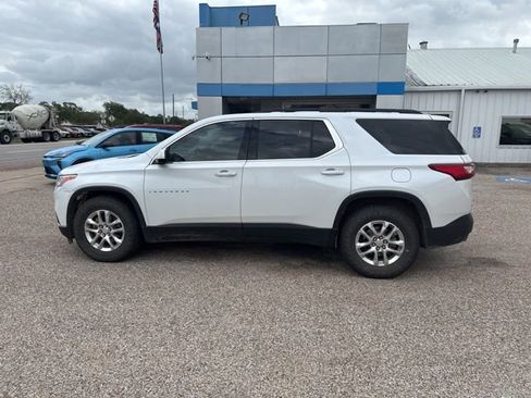 Used 2020 Chevrolet Traverse LT image 9