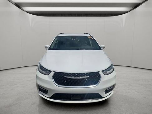 Used 2021 Chrysler Pacifica Touring FWD image 11