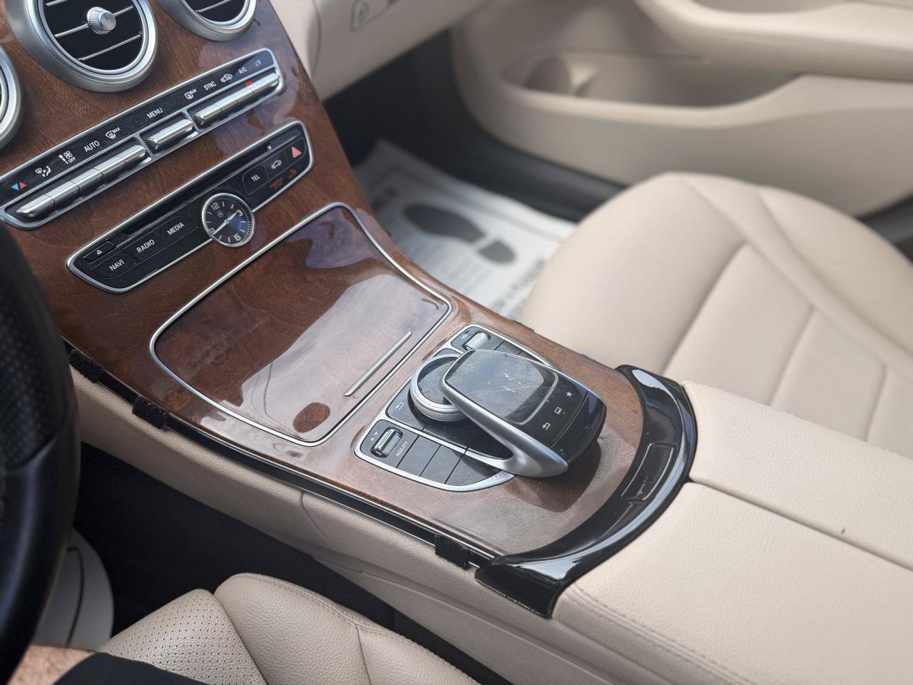 Used 2015 Mercedes-Benz C 300 4MATIC Sedan image 30