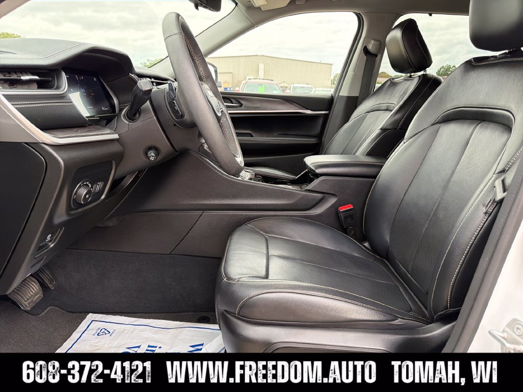 Used 2023 Jeep Grand Cherokee L Limited w/ Luxury Tech Group II AWD/4WD image 23