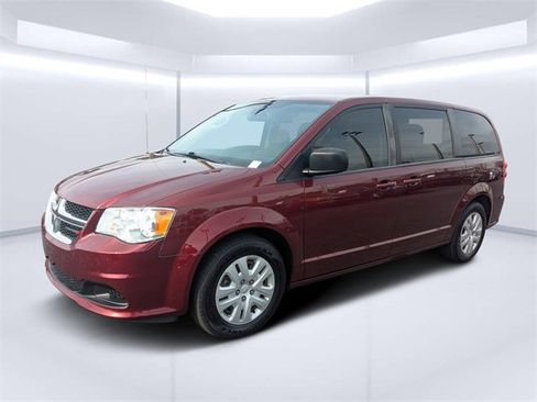 Used 2018 Dodge Grand Caravan SE w/ UConnect Hands-Free Group image 7
