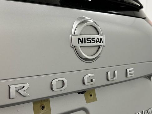 Used 2021 Nissan Rogue SV AWD/4WD image 18